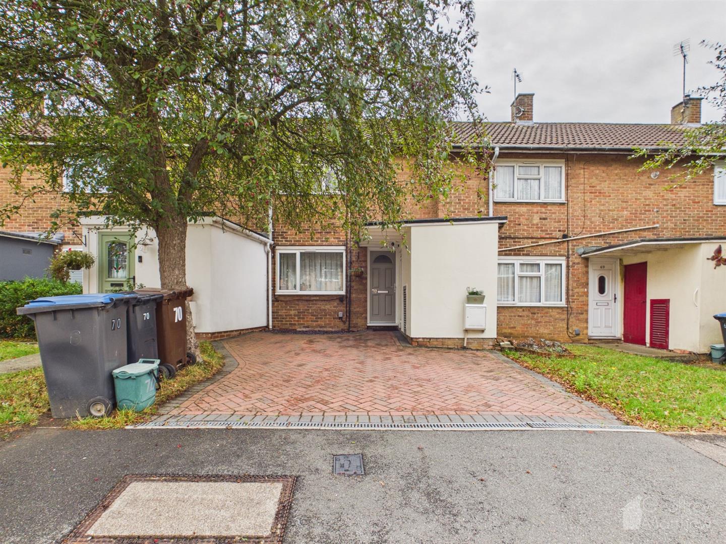 Whitewaits, Harlow